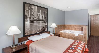 Super 8 by Wyndham Pekin/Peoria Area