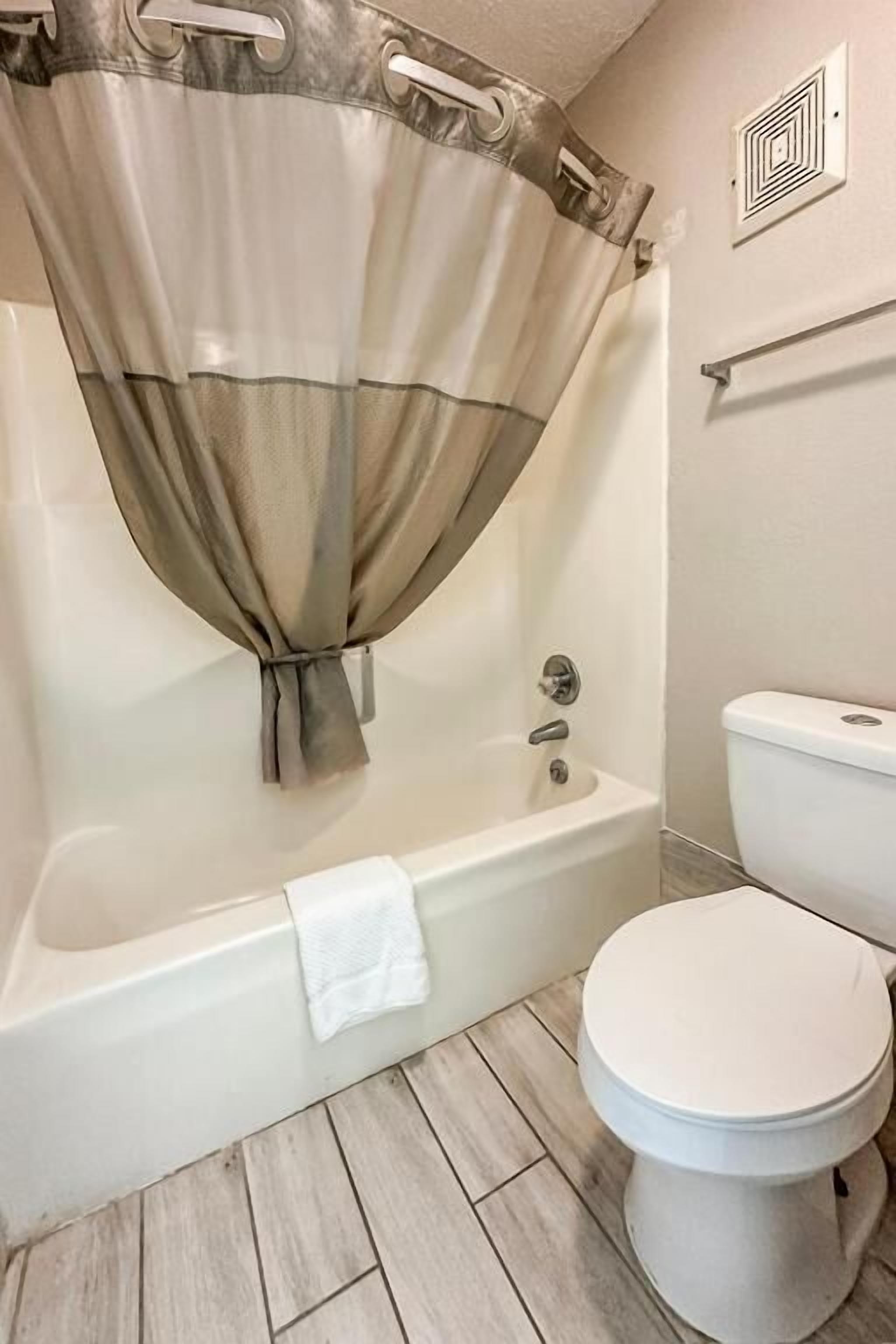 Regal Inn Guntersville Hwy 431 — photo 9