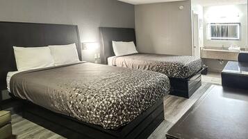 Frigobar, escrivaninha, ferros/tábuas de passar roupa, Wi-Fi de cortesia