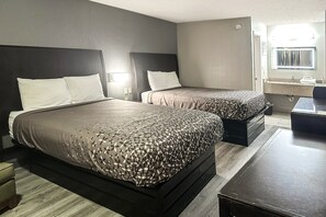 1 camera, minibar, una scrivania, ferro/asse da stiro