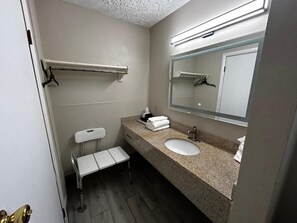 Double Room, 2 Queen Beds, Accessible Bathtub, Smoking | Bathroom | Free toiletries, hair dryer, towels - Regal Inn Guntersville Hwy 431 (Guntersville)