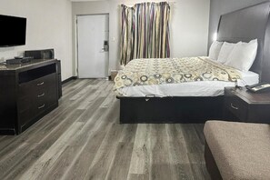 Camera, 1 letto king, non fumatori | Minibar, una scrivania, ferro/asse da stiro, Wi-Fi gratuito