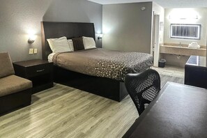 Habitación, 1 cama King size, para fumadores | Minibar, escritorio, tabla de planchar con plancha y wifi gratis 