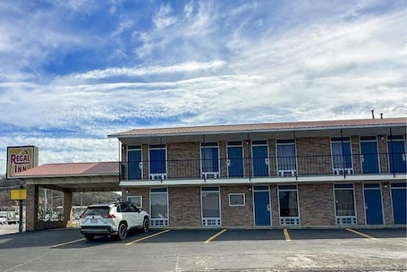 Fachada de la propiedad. Regal Inn Guntersville Hwy 431