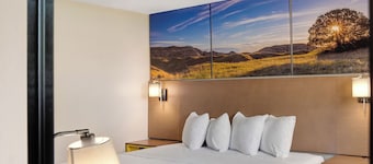 Days Inn by Wyndham Omaha/West Dodge