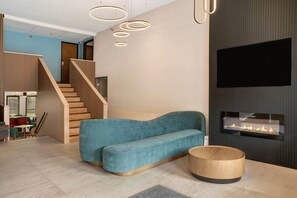 Lobby - Days Inn by Wyndham Omaha/West Dodge (Omaha)