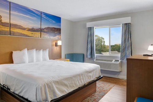 Days Inn by Wyndham Omaha/West Dodge