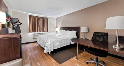 Red Roof Inn PLUS+ & Suites Malone