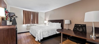 Red Roof Inn PLUS+ & Suites Malone