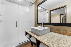 Combined shower/bathtub, free toiletries, hair dryer, towels - Red Roof Inn PLUS+ & Suites Malone (Malone)