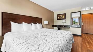 Deluxe Room, 1 King Bed (Smoke Free) | Blackout drapes, iron/ironing board, cribs (free), WiFi (free)