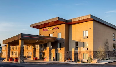 Red Roof Inn PLUS+ & Suites Malone