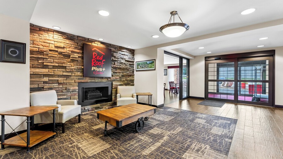 Red Roof Inn PLUS+ & Suites Malone