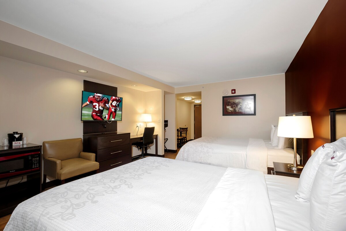 Premium 2 Queen Beds Smoke Free (Get More: Upgraded Bedding and Snack Box)