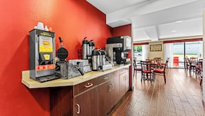 Free daily continental breakfast - Red Roof Inn PLUS+ & Suites Malone (Malone)