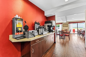 Free daily continental breakfast - Red Roof Inn PLUS+ & Suites Malone (Malone)