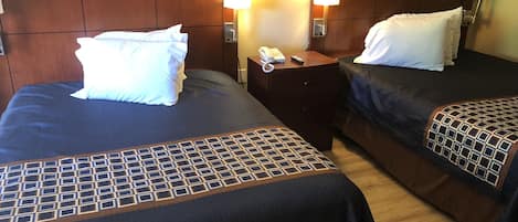 1 habitación, escritorio y espacio para trabajar con laptop