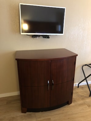 Deluxe Double Room Single Use, 2 Queen Beds | Television