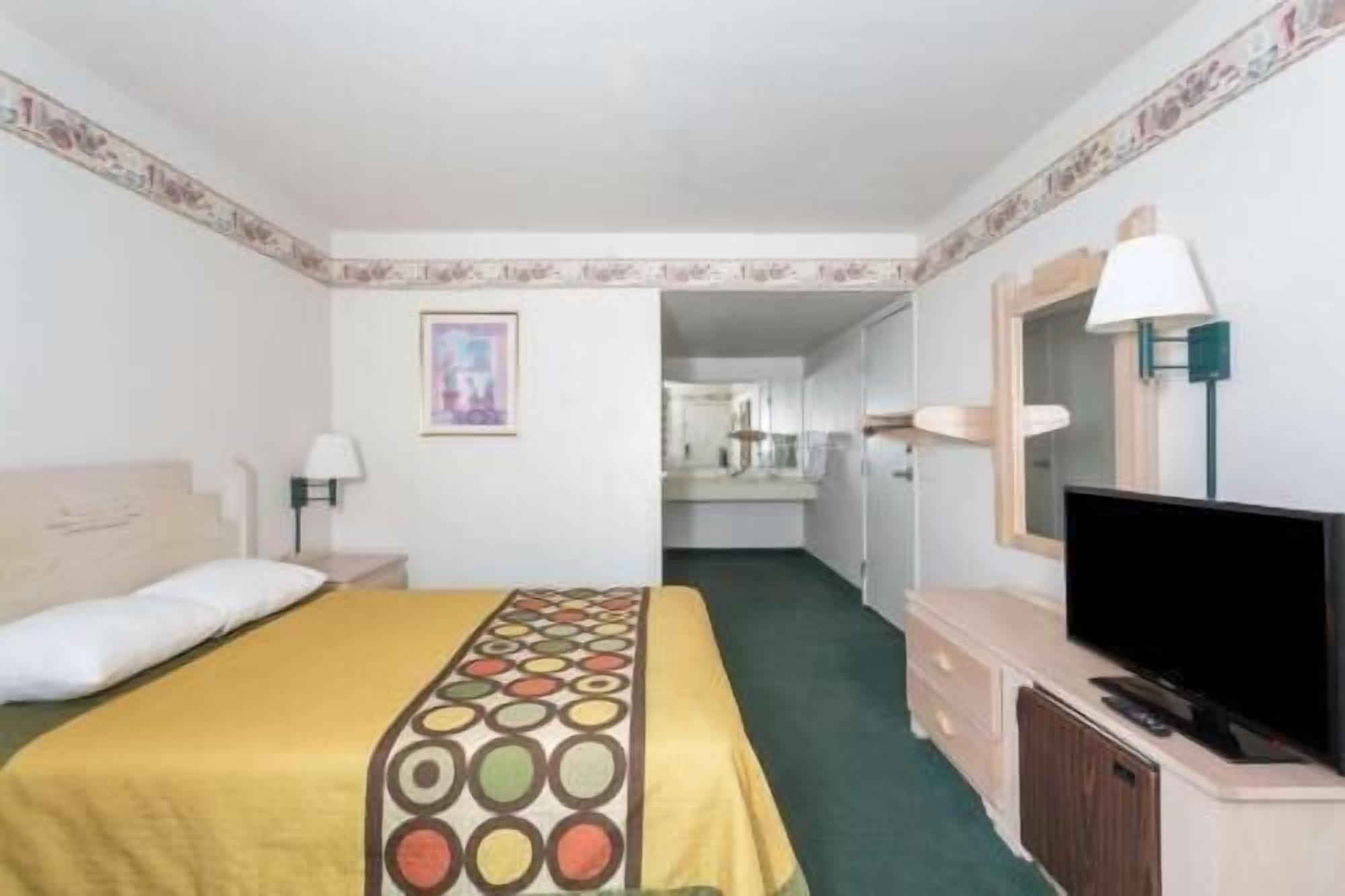 Cunas, camas extra, wifi gratis y ropa de cama 