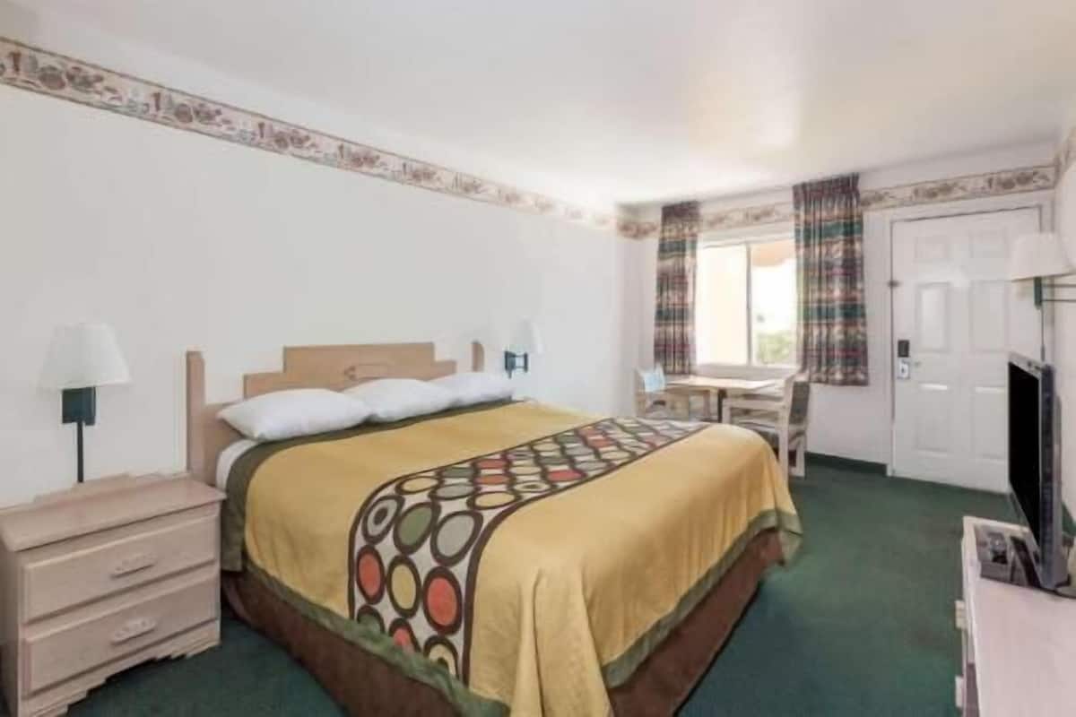 Cunas, camas extra, wifi gratis y ropa de cama