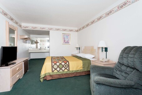 Super 8 by Wyndham Cottonwood - Image 8