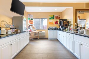 Desayuno continental gratuito y diario