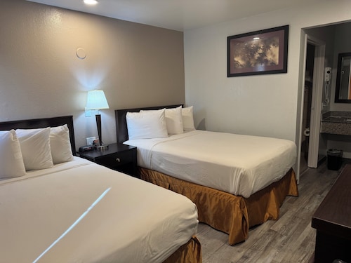 Travelodge by Wyndham Sacramento / Rancho Cordova