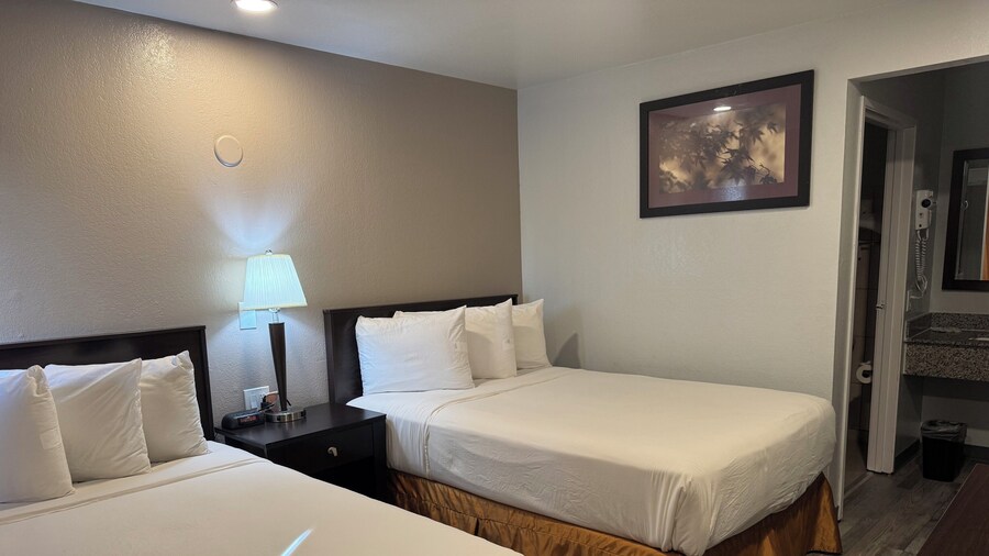 Travelodge by Wyndham Sacramento / Rancho Cordova
