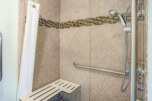 Hydromassage showerhead, hair dryer, towels