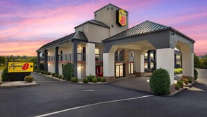 A Super 8 hotel with a modern design, featuring a prominent sign, multiple balconies, and a well-maintained exterior. - Super 8 by Wyndham Bulls Gap Greeneville Area (Bulls Gap)