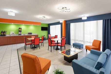 Lobby. Super 8 by Wyndham Bulls Gap Greeneville Area