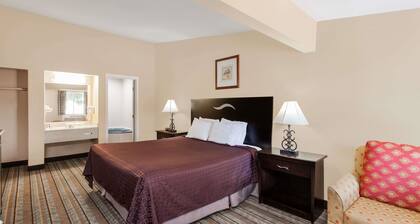 Travelodge by Wyndham San Diego SeaWorld