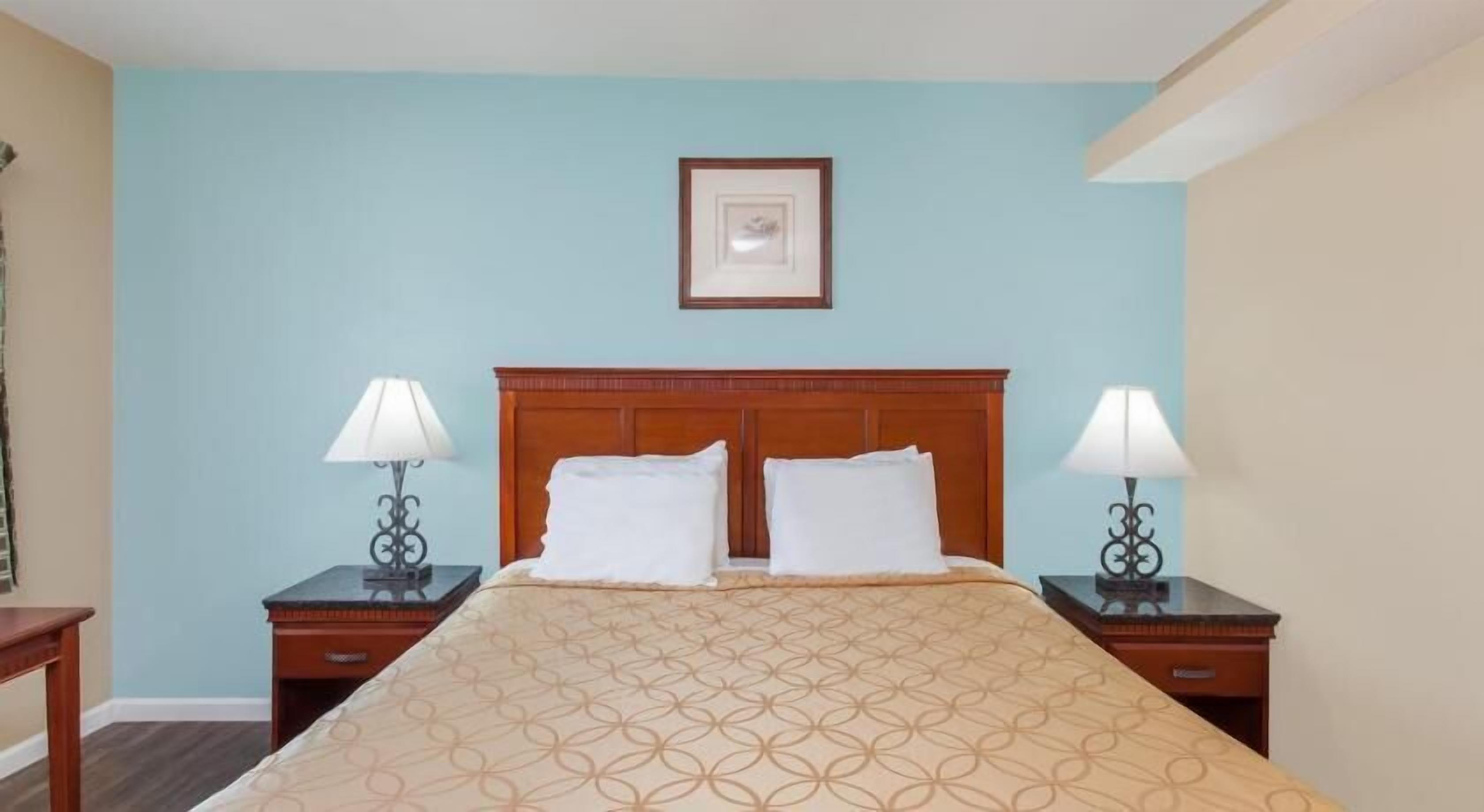 1 bedroom, hypo-allergenic bedding, desk, iron/ironing board