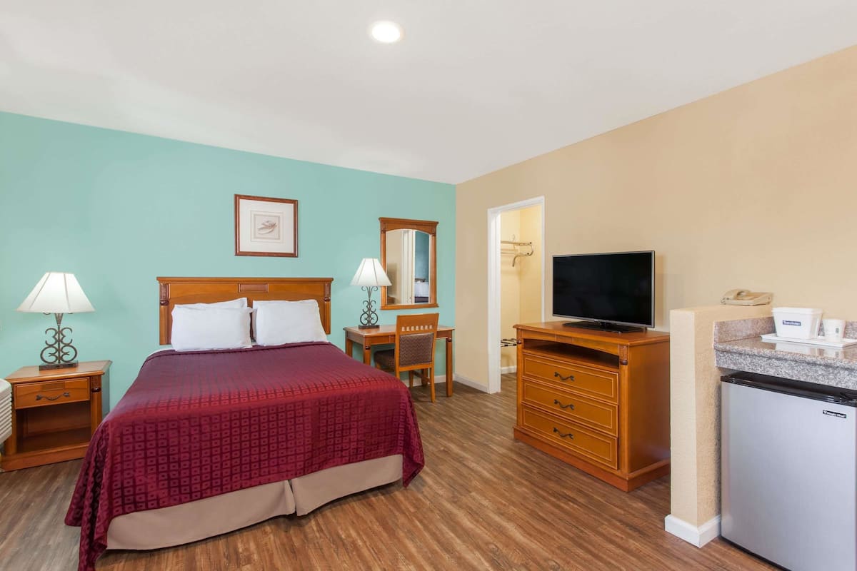 suite, 2 queen beds, non smoking (one-bedroom) | 1 bedroom, hypo-allergenic bedding, desk, iron/ironing board