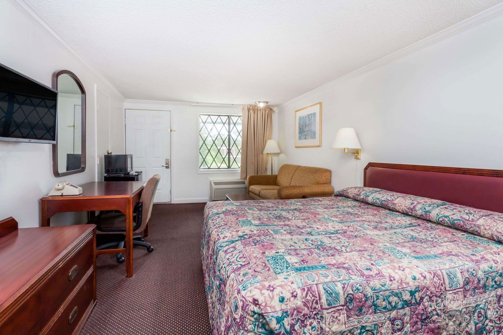 Desk, blackout drapes, free WiFi, bed sheets