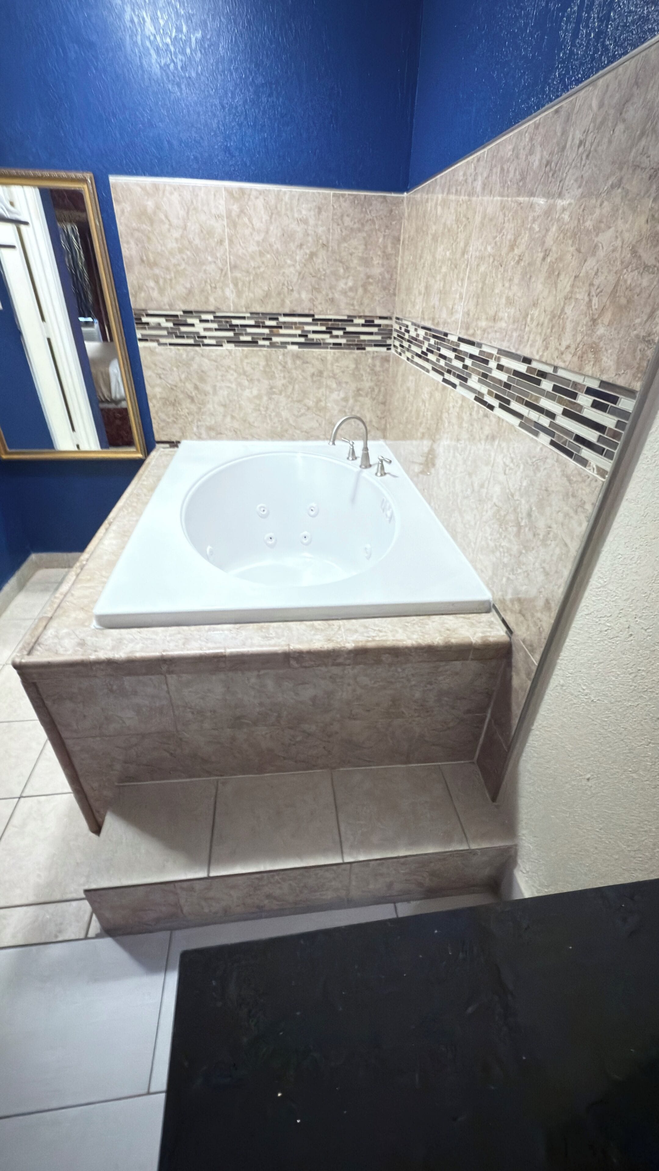 Room, 1 Queen Bed, Non Smoking, Jetted Tub | Desk, blackout curtains, soundproofing, iron/ironing board