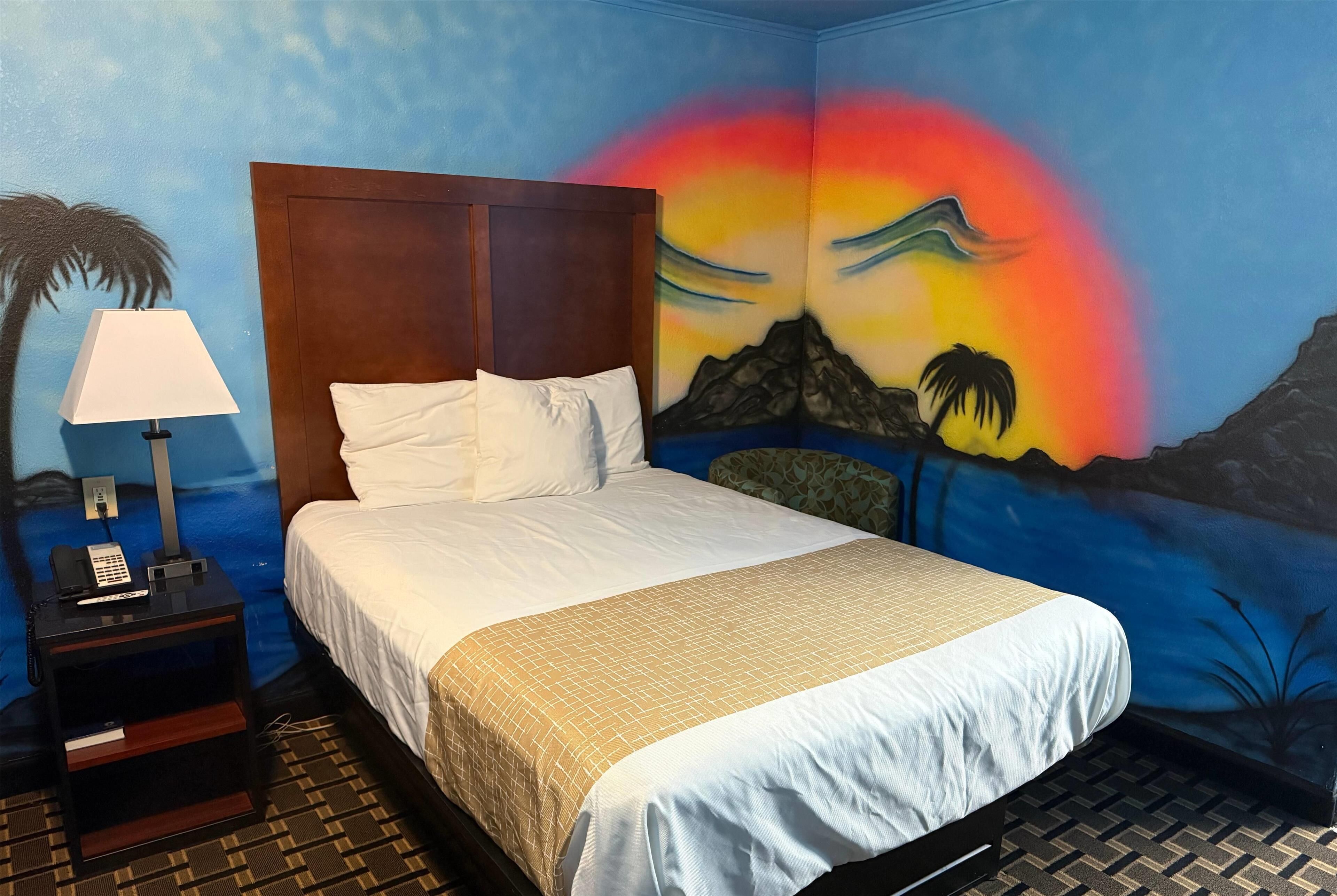 Deluxe Room, 1 Queen Bed, Non Smoking | Desk, blackout drapes, soundproofing, iron/ironing board