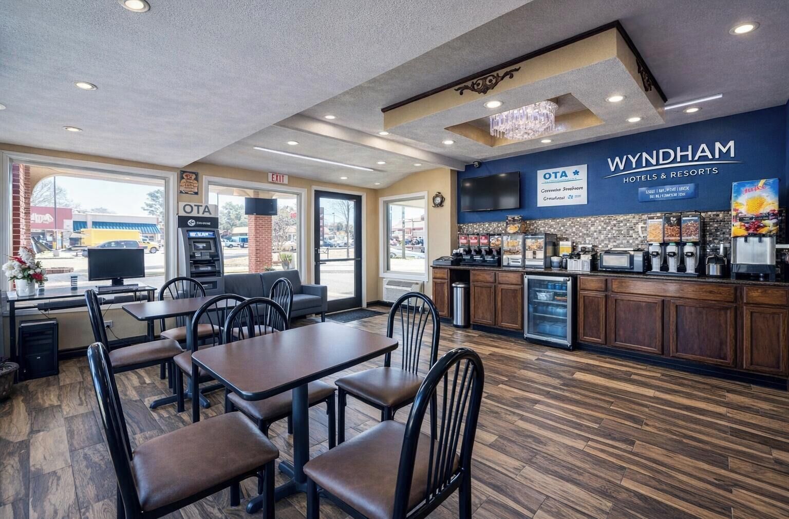 Free daily continental breakfast