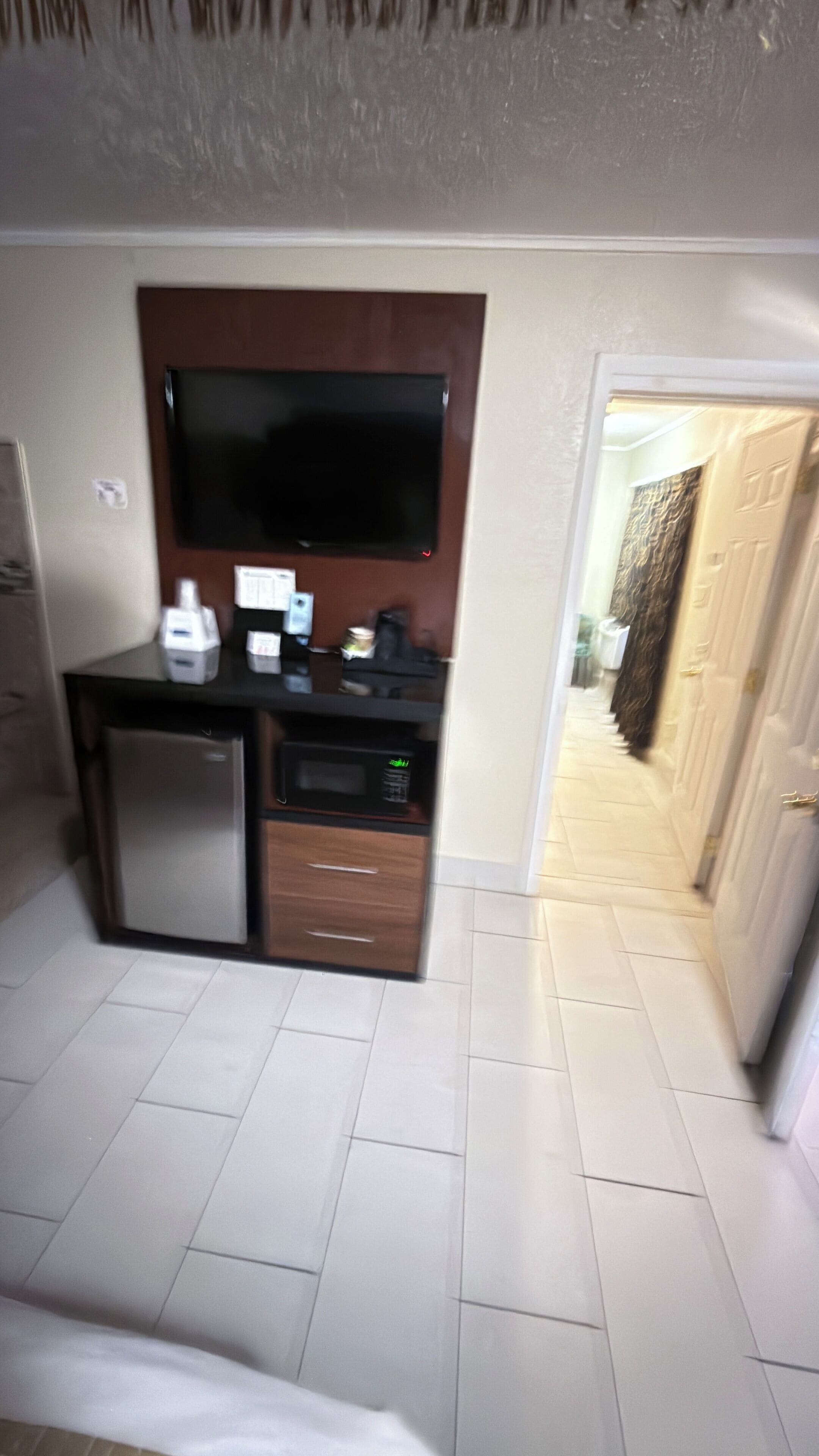 Room, 1 Queen Bed, Non Smoking, Jetted Tub | Desk, blackout curtains, soundproofing, iron/ironing board