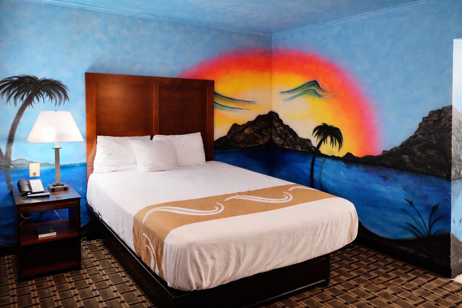 Deluxe Room, 1 Queen Bed, Non Smoking