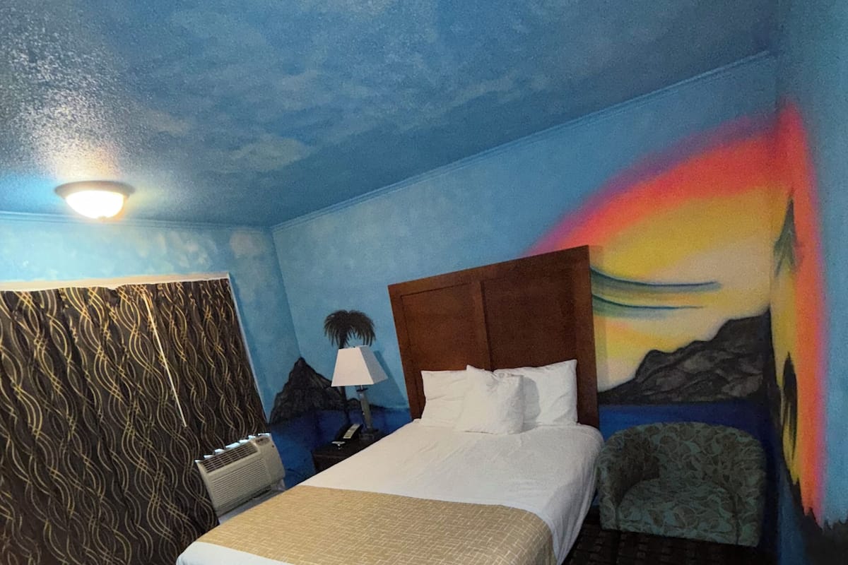 Deluxe Room, 1 Queen Bed, Non Smoking
