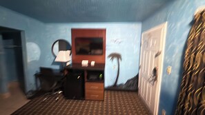 Deluxe Room, 1 Queen Bed, Non Smoking