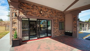 Exterior - Travelodge by Wyndham Macon West (Macon)