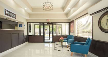 Travelodge by Wyndham Macon West