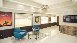 Lobby - Travelodge by Wyndham Macon West (Macon)