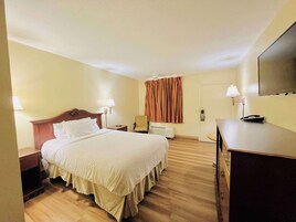 Escritorio, tabla de planchar con plancha, cunas gratuitas