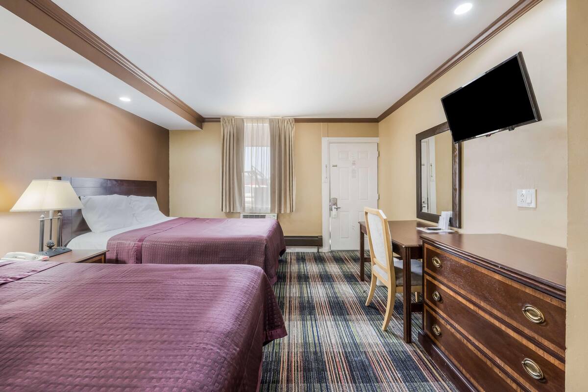 1 bedroom, desk, iron/ironing board, WiFi (free)
