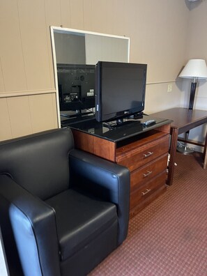 Standard Room, 2 Double Beds, Non Smoking | Room amenity