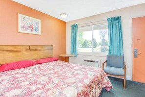Quarto standard, 1 cama King, para fumantes | Escrivaninha, quartos à prova de som, Wi-Fi de cortesia, roupa de cama