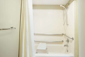 Bathtub, spring water bathtub, free toiletries, hair dryer